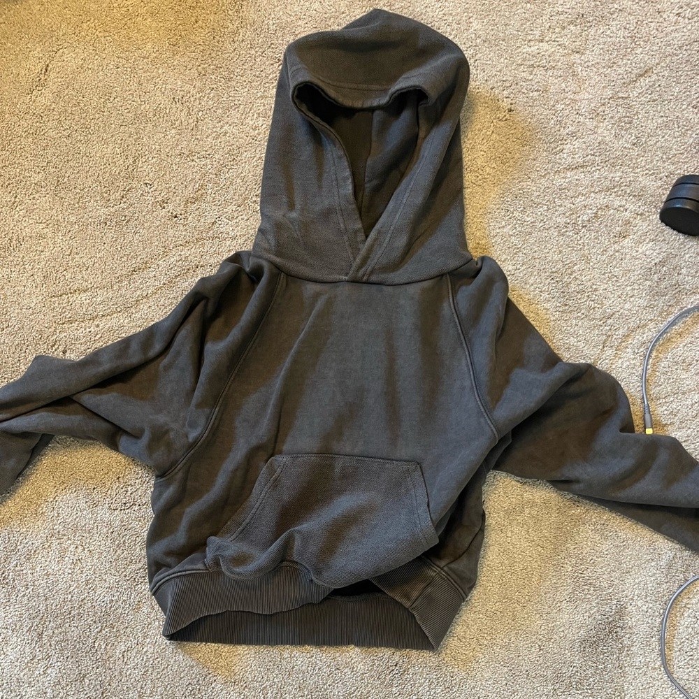 Cute cropped dark wash hoodie